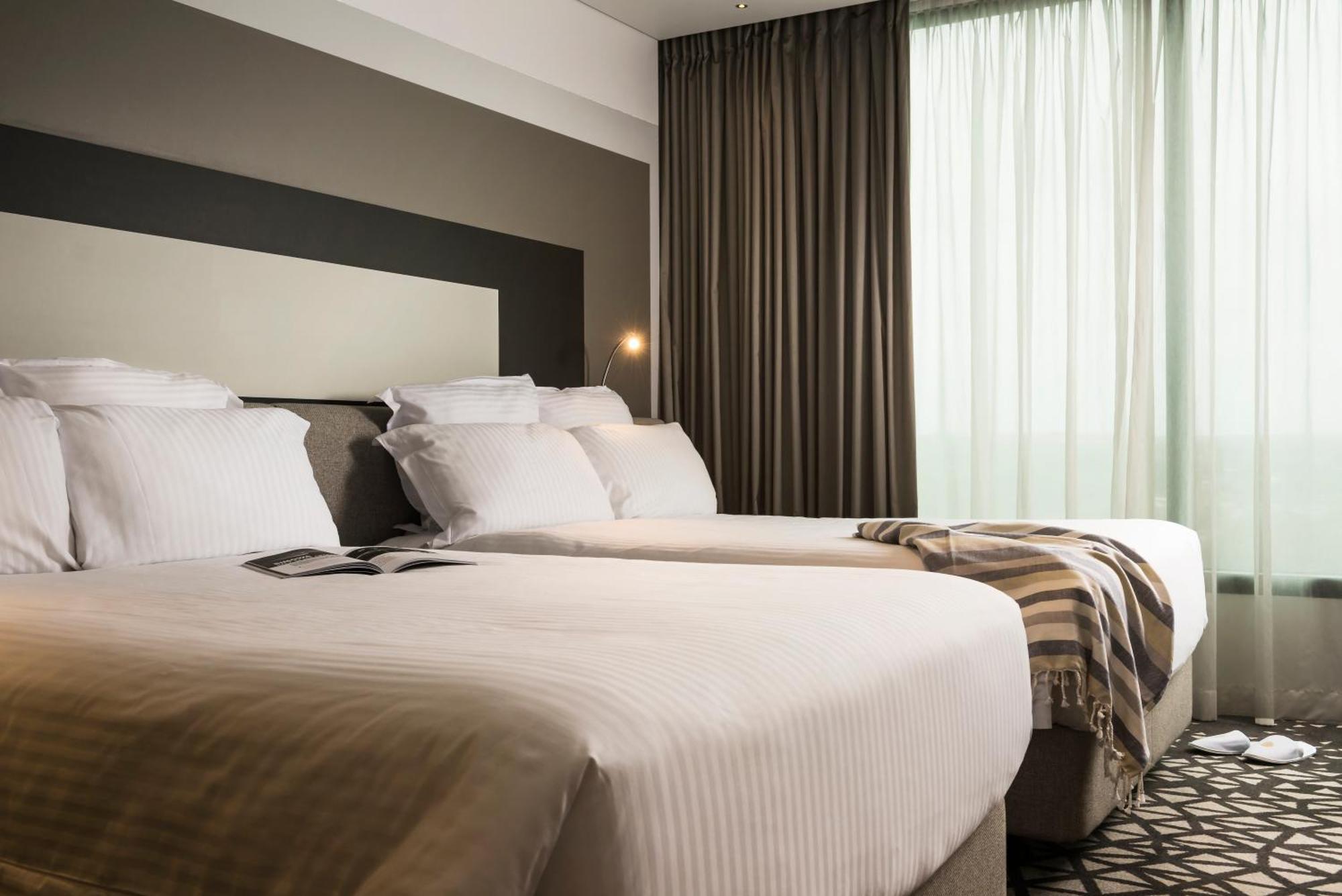 Deluxe Executive Double Room Two Double Beds High Floor,850202552:JPEG